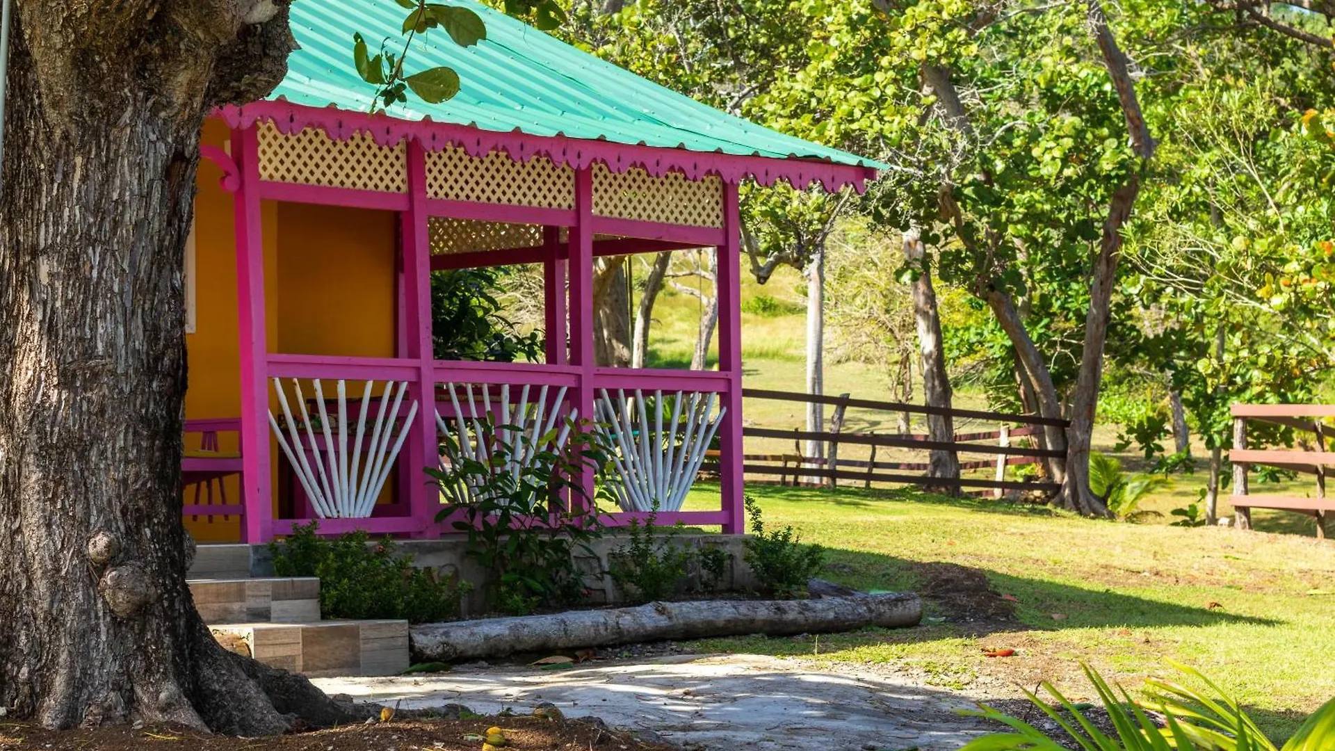 Inn Strawberry Fields Together Robins Bay